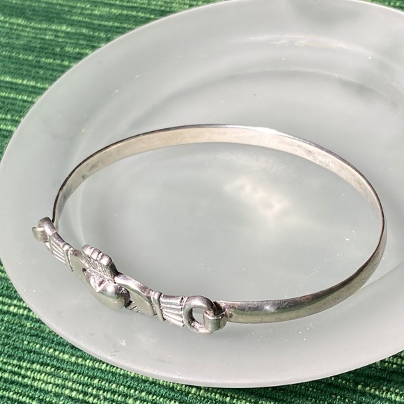 Vintage Sterling Silver Claddagh Hinged Bracelet from Ireland; New Condition - Picture 6 of 16